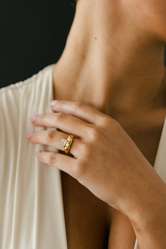Eléa - Gold Square Diamond Ring