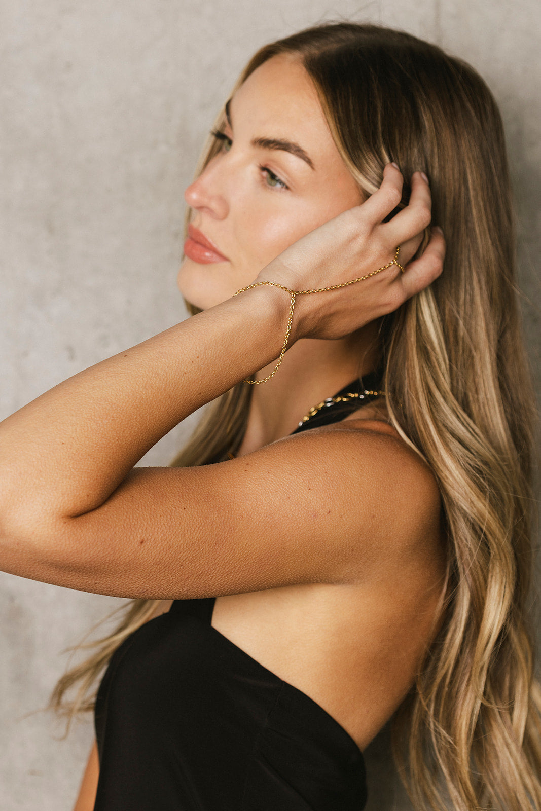 Nia - Gold Original Hand Chain