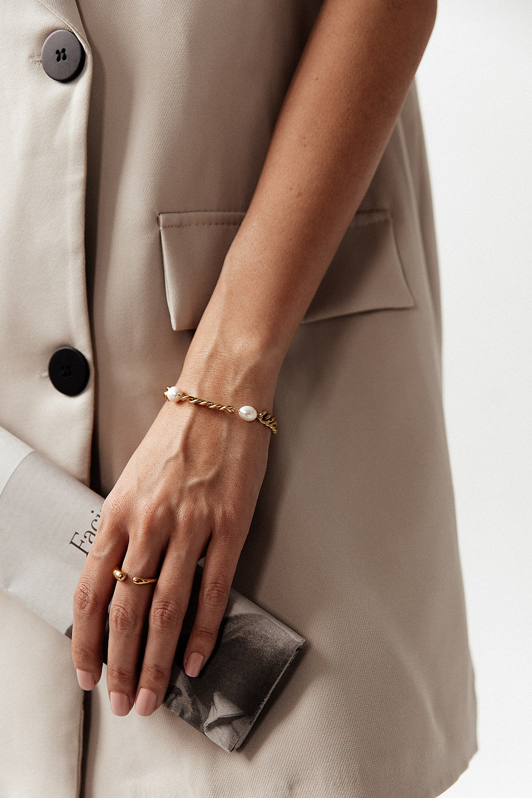 Juliet - Gold Fresh Water Pearl Figaro Chain Bracelet