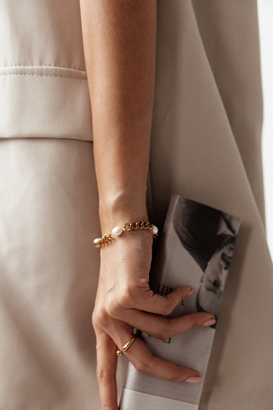 Juliet - Gold Fresh Water Pearl Figaro Chain Bracelet