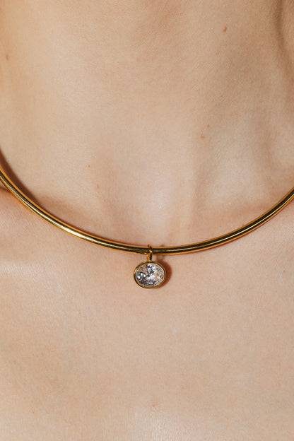 Claudia - Gold Pendant Collar Necklace