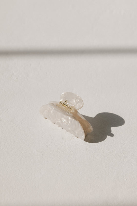 Bijou Étoile Medium Hair Claw (Mother of Pearl)