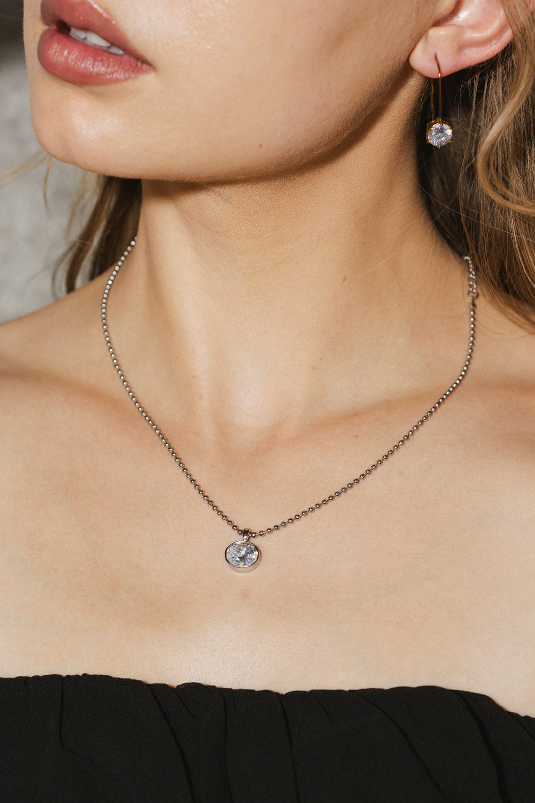 Perrine - Silver Oval Diamond Beaded Necklace