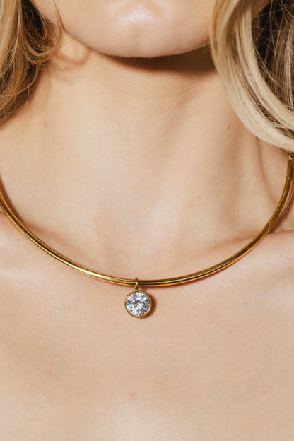 Claudia - Gold Pendant Collar Necklace