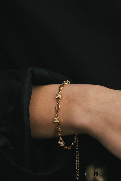 Lioré - Gold Square Diamond Chain Bracelet