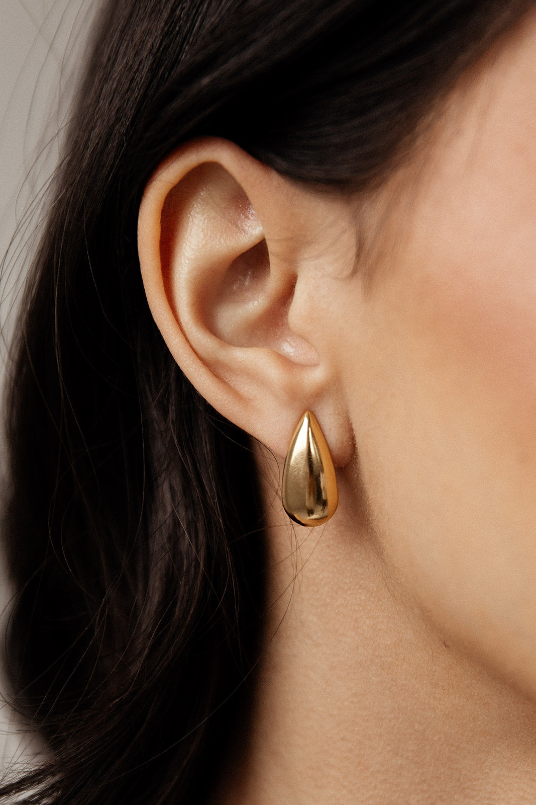 Céline - Gold Teardrop Stud Earrings