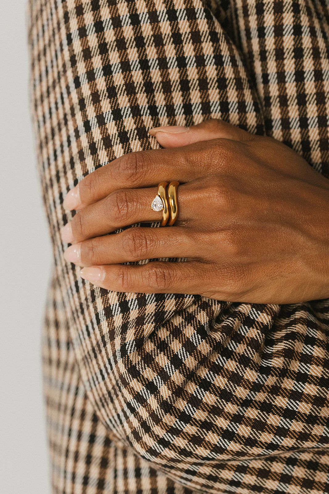 Cece - Gold Curved Band Ring