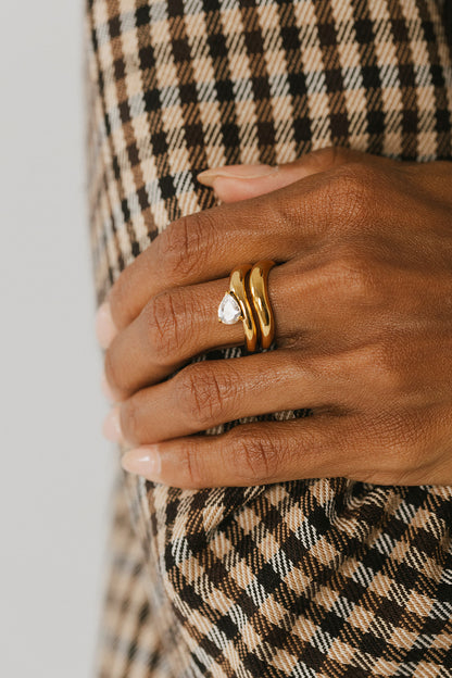 Cece - Gold Diamond Pear Curved Ring