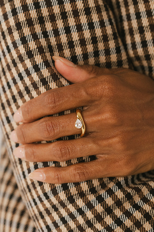 Cece - Gold Diamond Pear Curved Ring