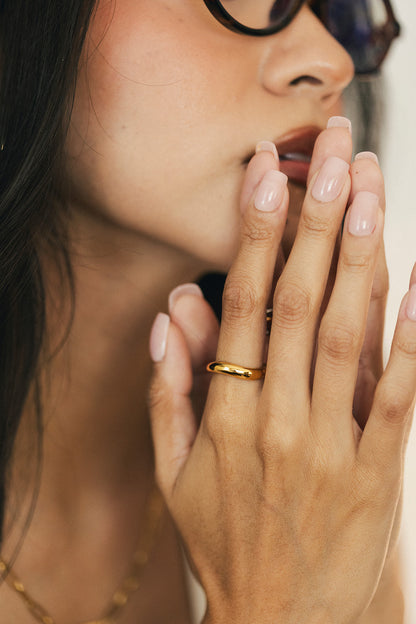 Cece - Gold Curved Band Ring