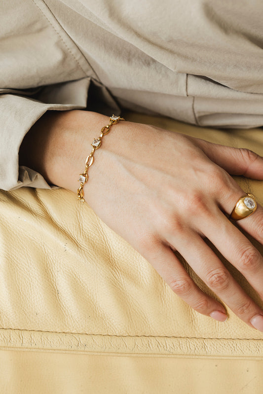 Lioré - Gold Square Diamond Chain Bracelet