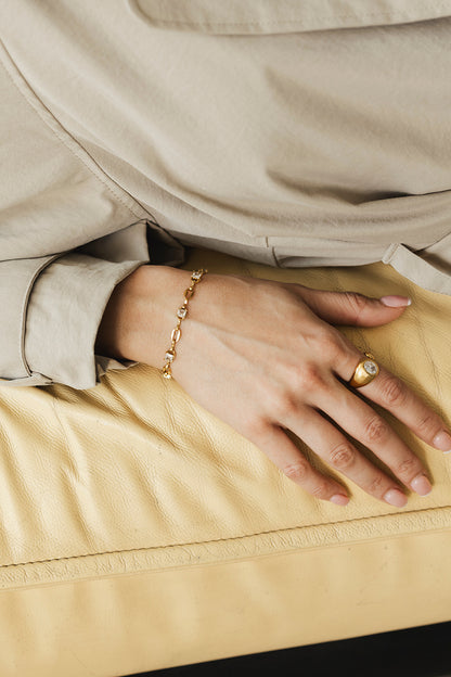Lioré - Gold Square Diamond Chain Bracelet