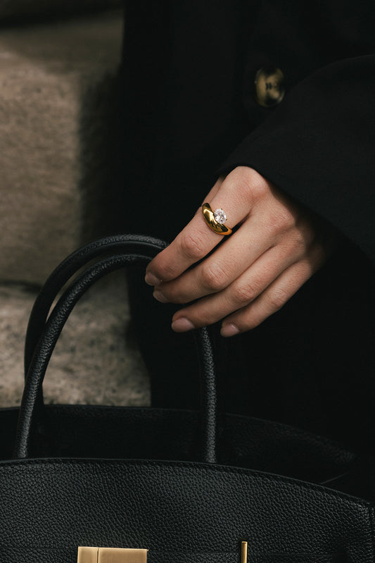 Eléa - Gold Oval Diamond Ring