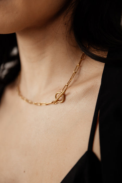 Stella - Gold Paperclip Toggle Necklace
